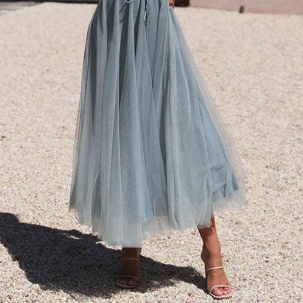 Elegant Long Dress with Straps in Chiffon for a Modern Princess Party