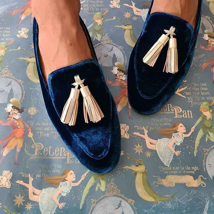 Women's Luxurious Midnight Elegance Loafers with Champagne Tassels