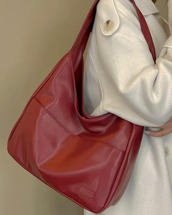 Chic handbag with generous, roomy storage - Brown
