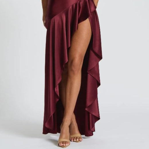Elegant Long Dress with Halter Neckline and Backless Design with Ruffles