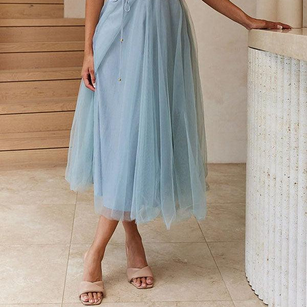 Elegant Maxi Dress with Straps in Chiffon for a Modern Princess Party