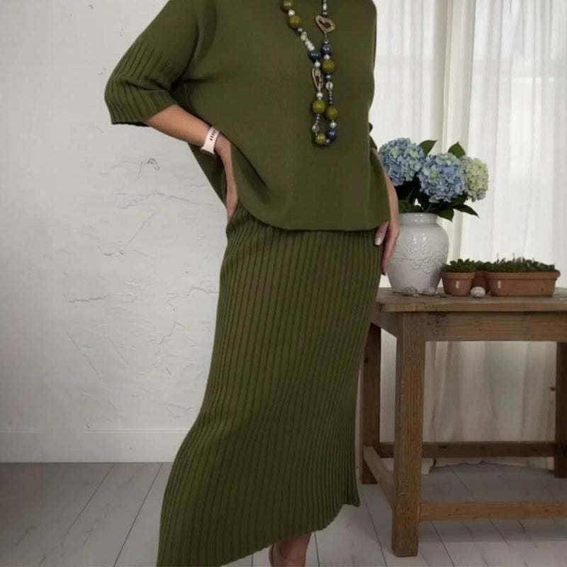 Lynari: Elegant Set for Timeless Style