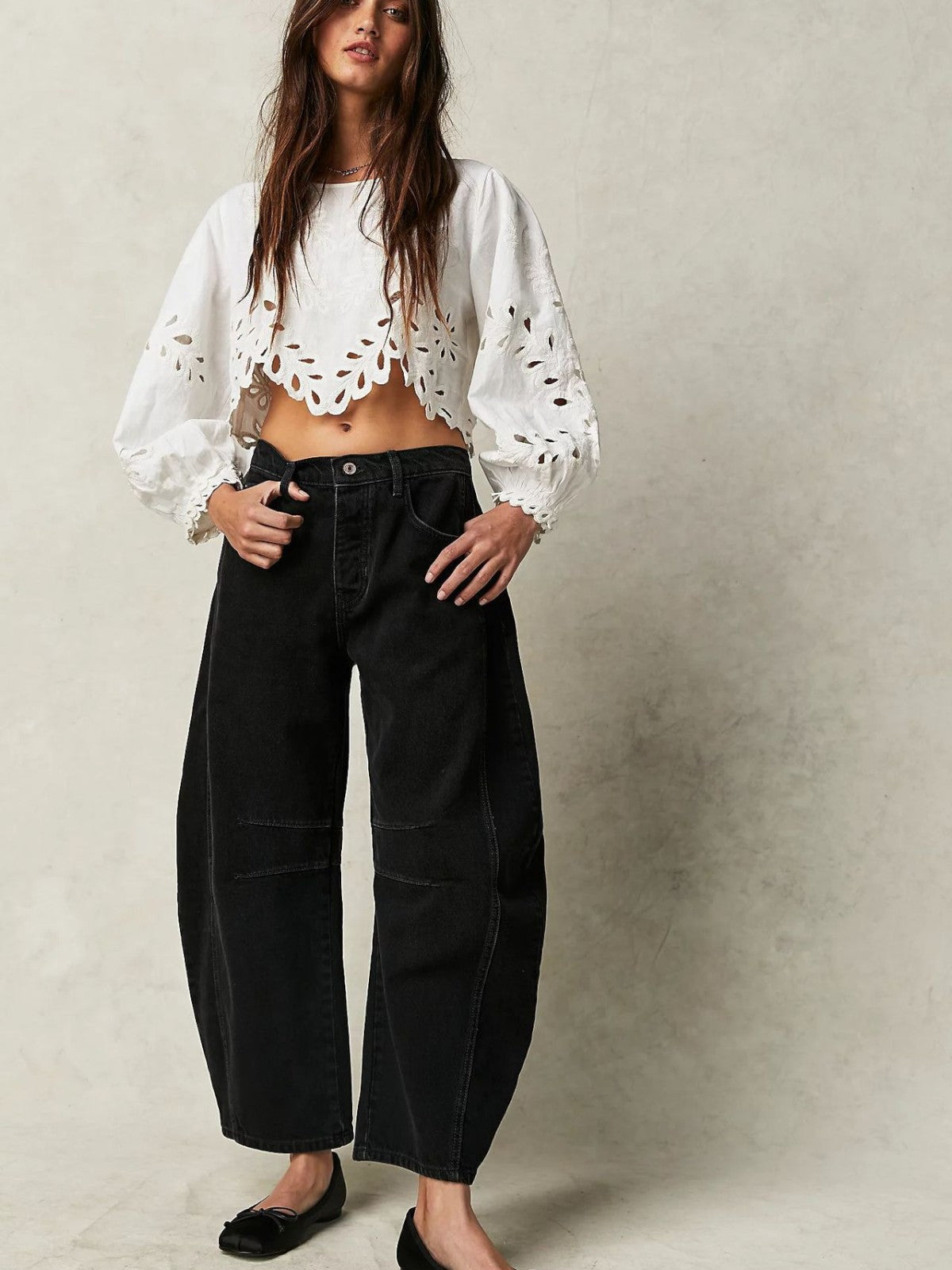 Bold Oversized Jeans – Effortless, Trend-Forward Denim