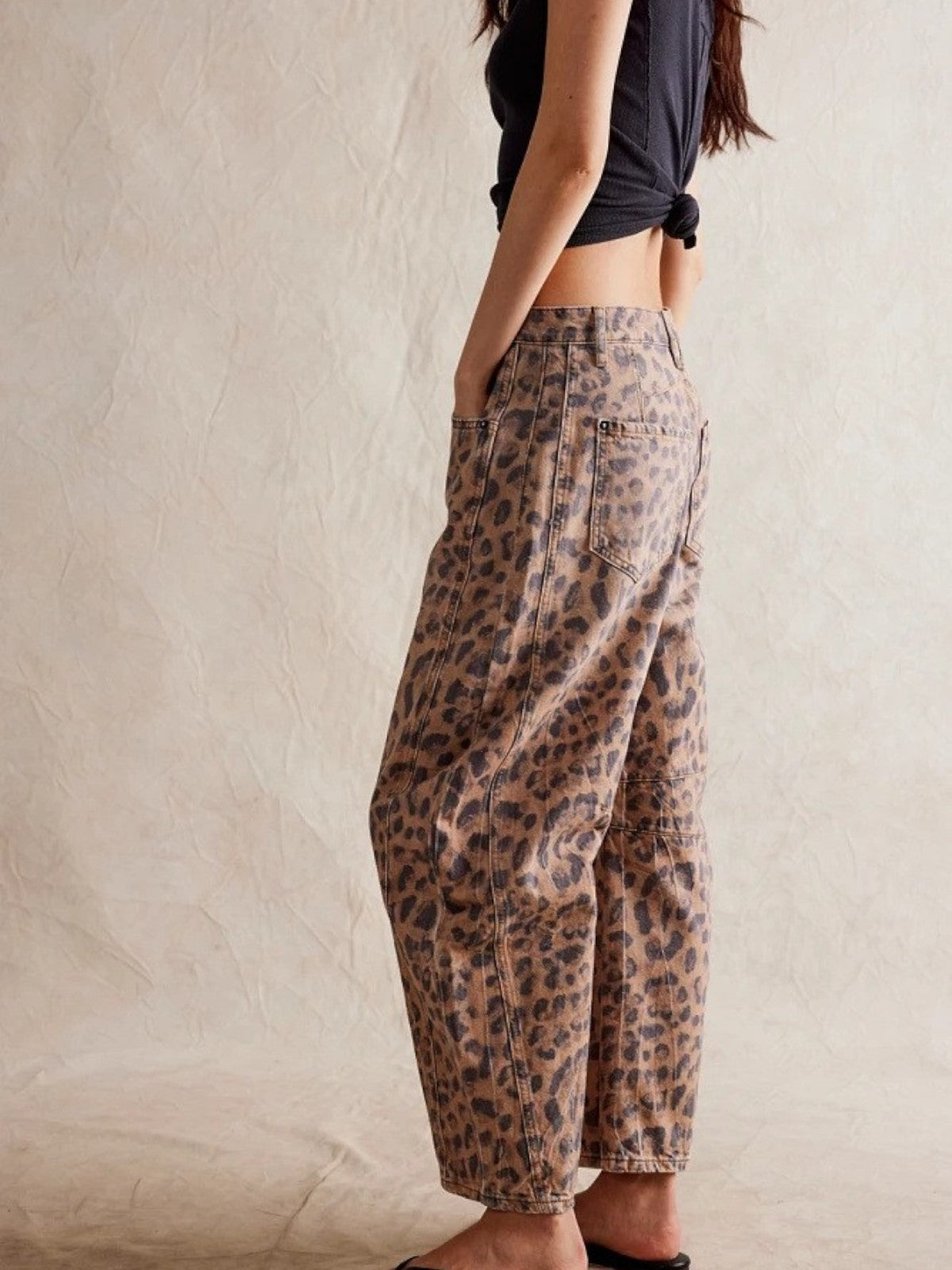 Bold Oversized Jeans – Effortless, Trend-Forward Denim