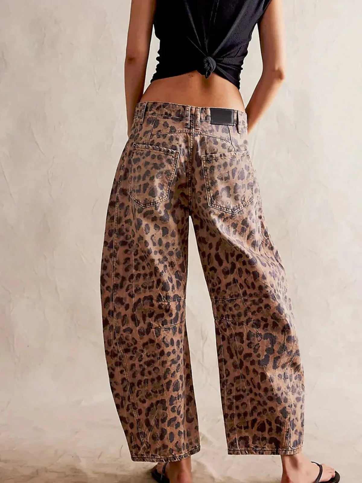 Bold Oversized Jeans – Effortless, Trend-Forward Denim