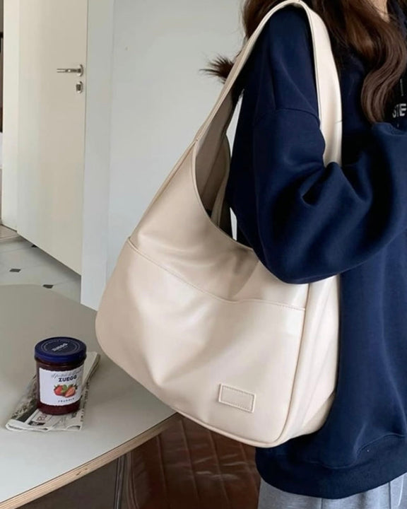 Chic handbag with generous, roomy storage - Brown