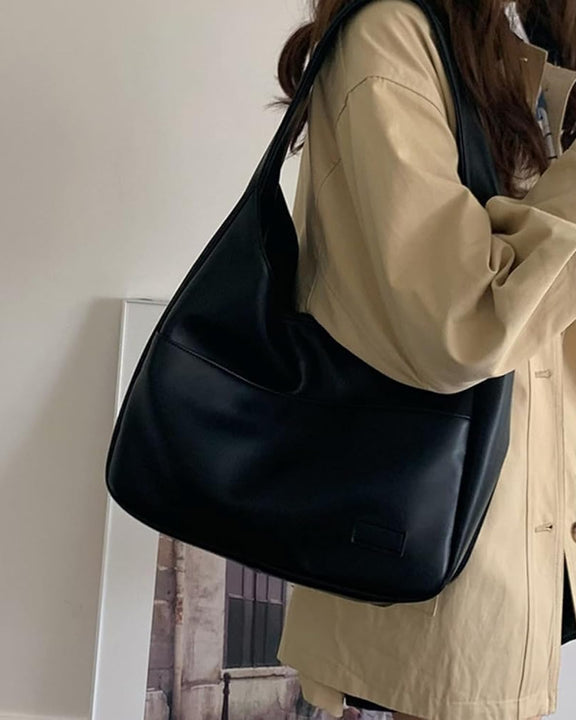 Chic handbag with generous, roomy storage - Brown