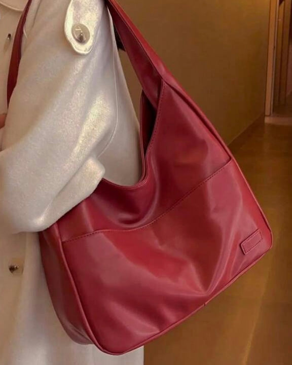 Chic handbag with generous, roomy storage - Brown