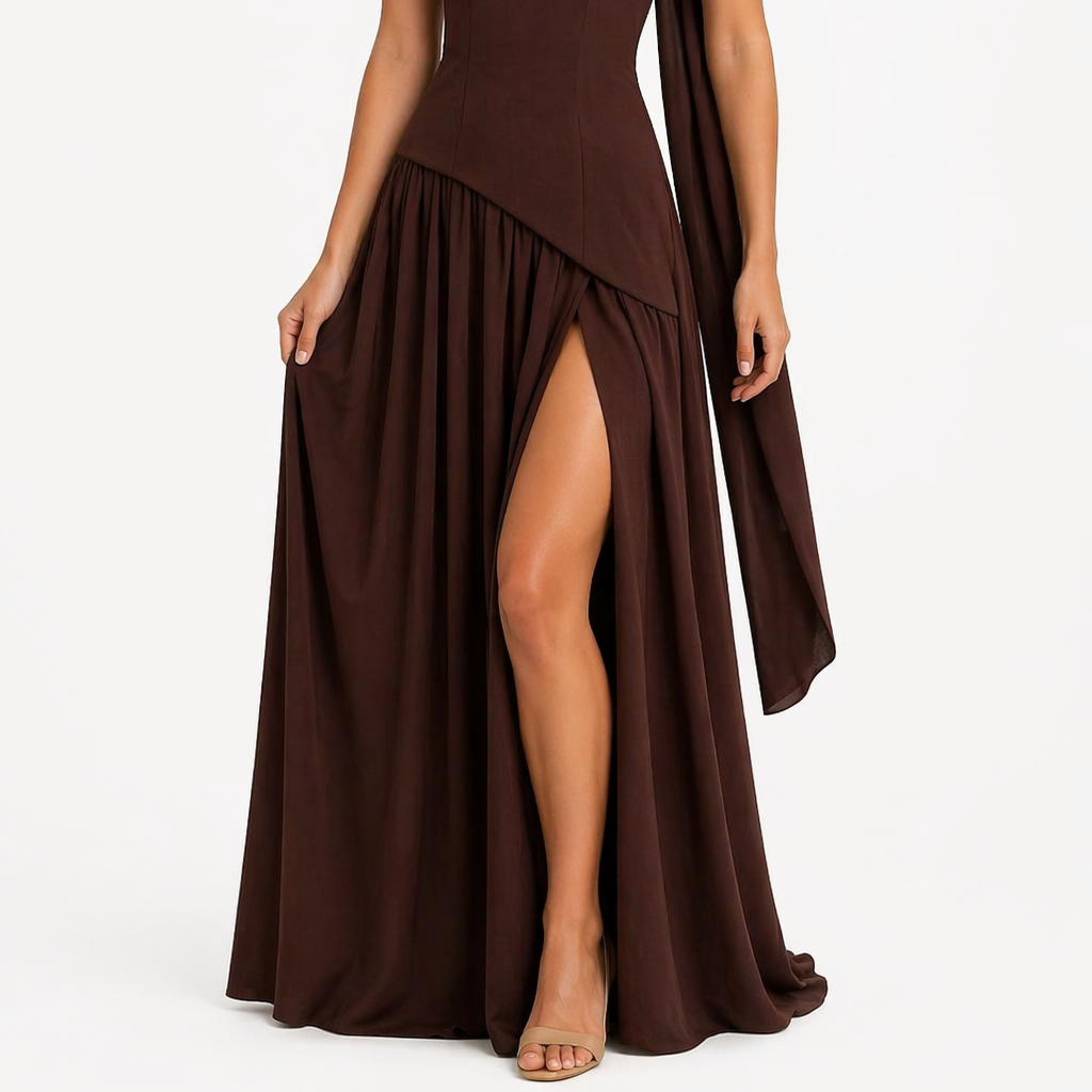 Long strapless dress with slit and elegant ribbon
