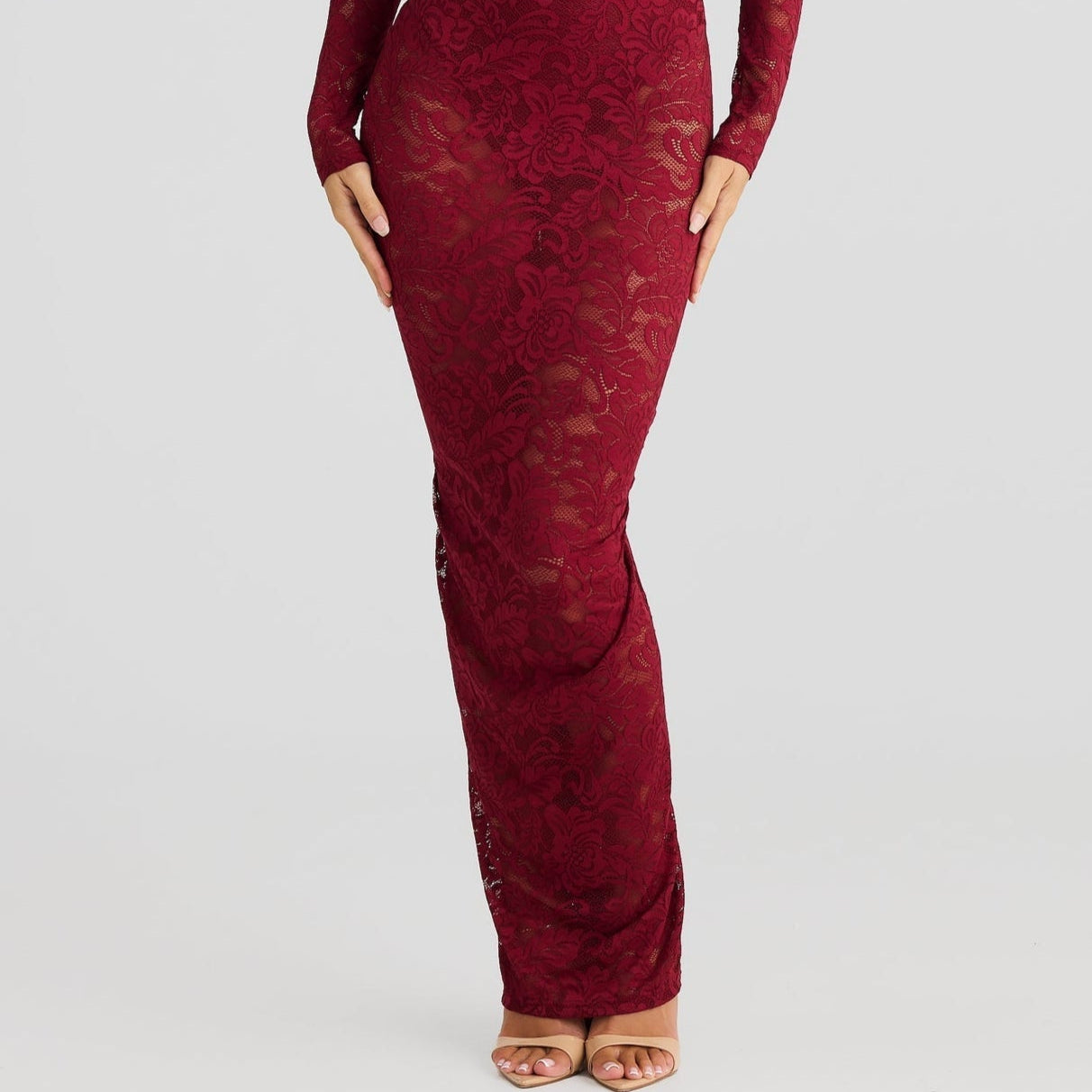 Women's Long lace dress with open back and elegant long sleeves