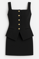 Clara | Kort jakkesæt med gyldne knapper – firkantet elegance uden ærmer - Sort - Clara | Kort jakkesæt med gyldne knapper – firkantet elegance uden ærmer - €25 - {{ product_tags }
