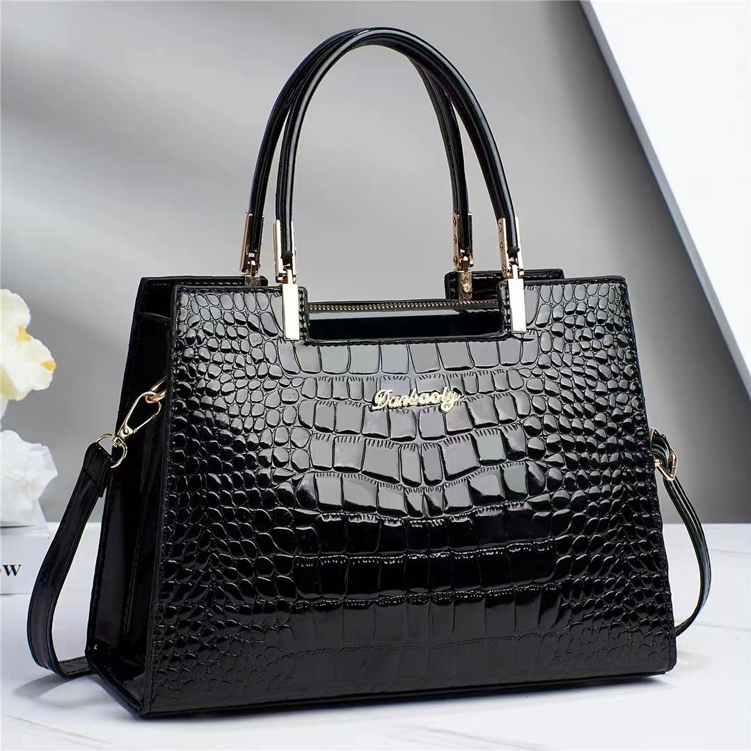 Gleaming Handbag – Radiant Shine for Every Occasion
